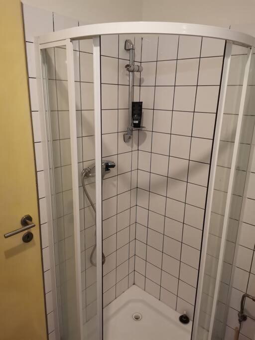 Cozy Studio In The City Centre Near Train Station Братислава Экстерьер фото